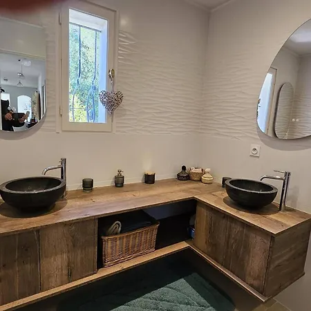 Villa De Maître Avec Climatisation Et Vue Sur - Fr-1-768-129 *