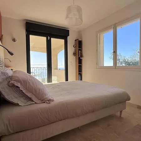 Villa De Maître Avec Climatisation Et Vue Sur - Fr-1-768-129 *
